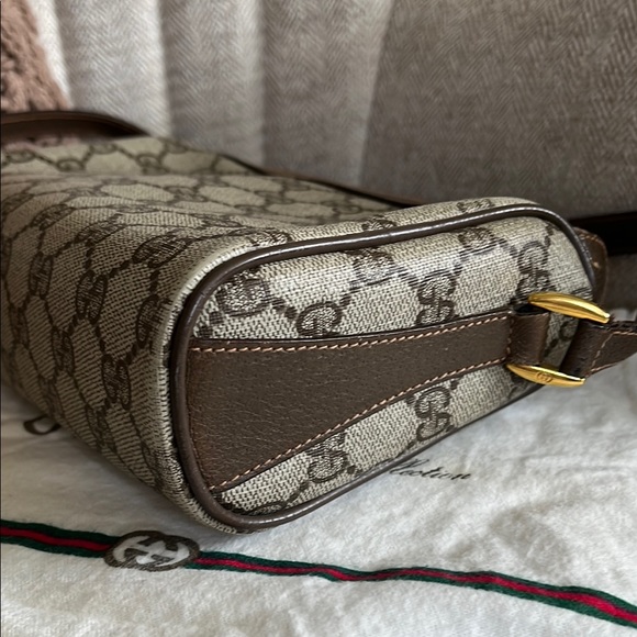 Gucci GG Supreme Crossbody Bag - Picture 14 of 17